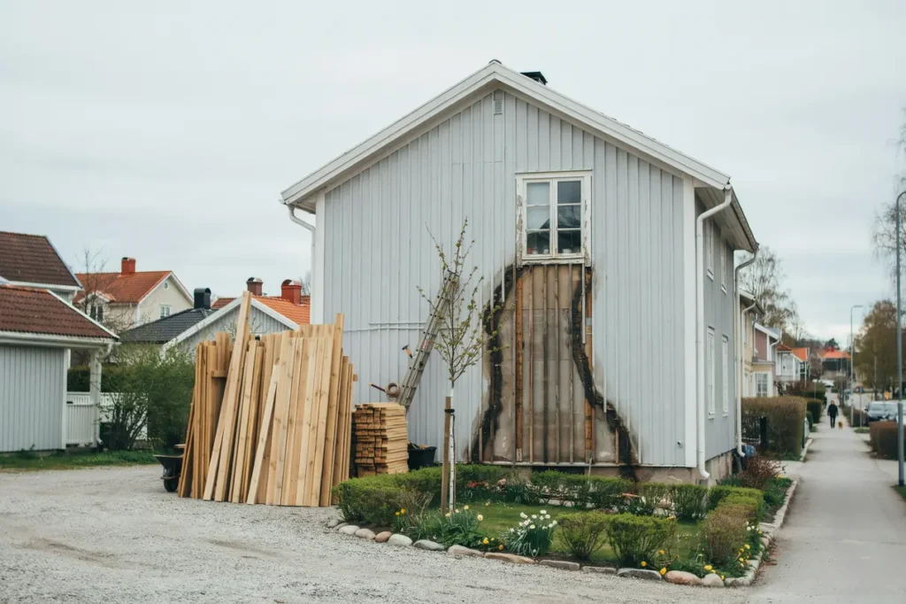 byta panel p huset tecken p r ta r tt tr slag och smarta val f r ett h llbart fasadlyft